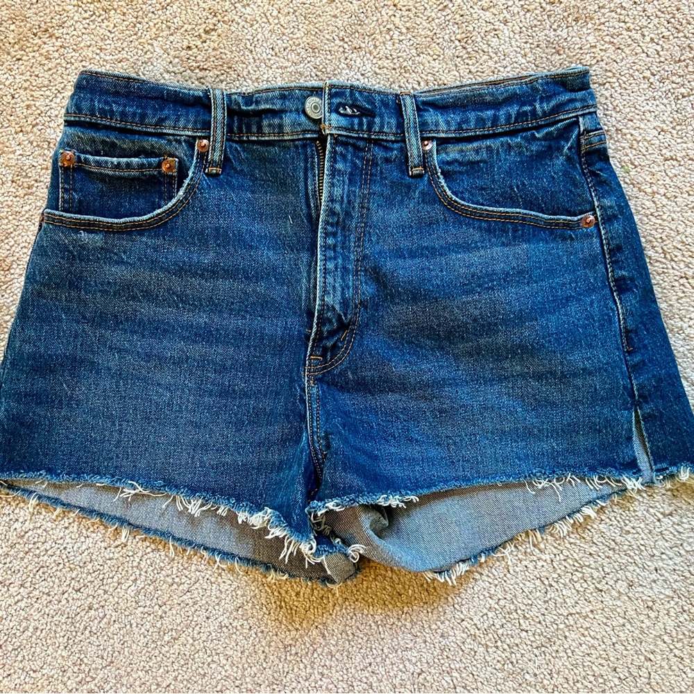Abercrombie & Fitch: The Mom Short